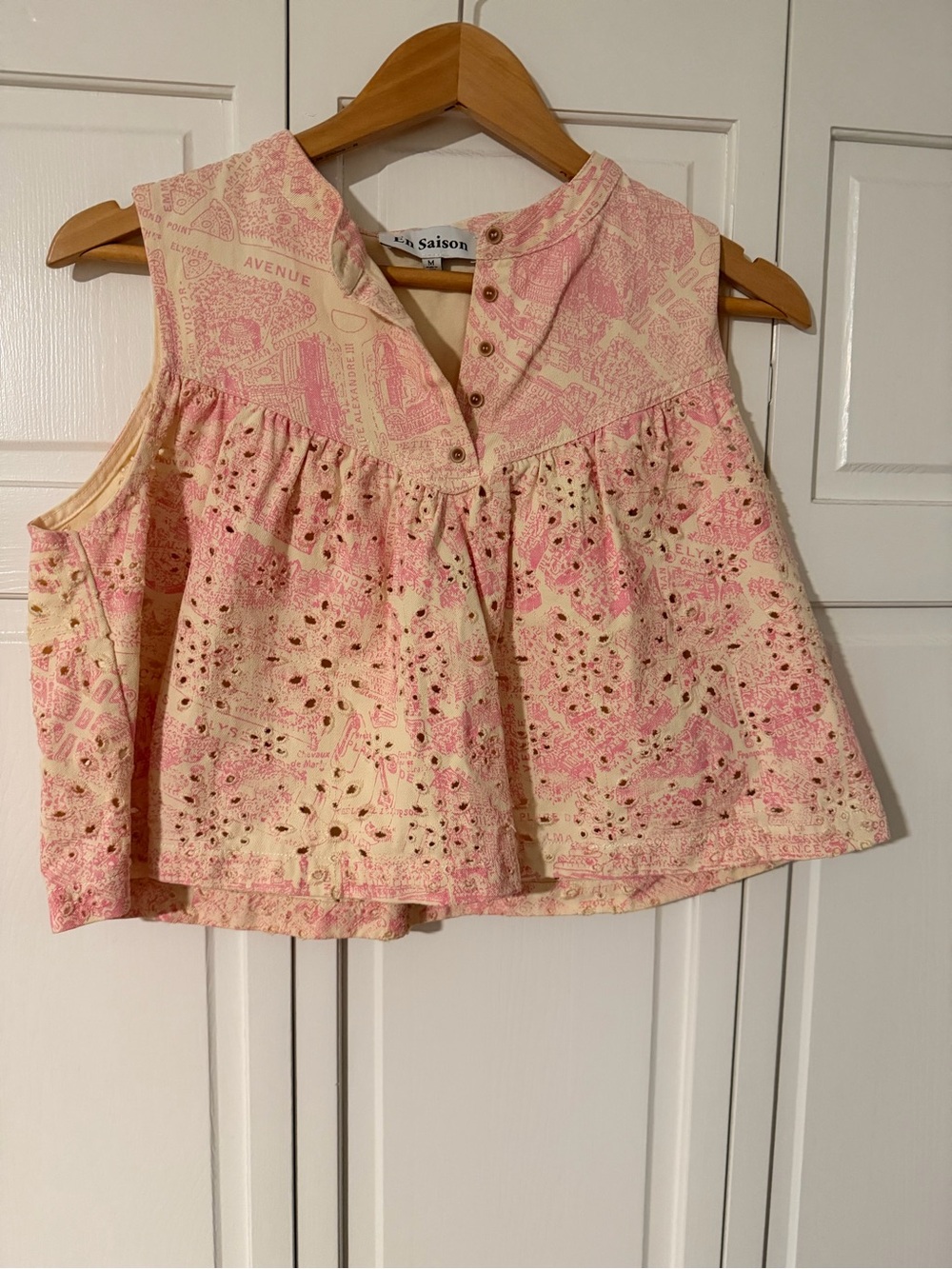 En Saison Adra Top. Size M. Pink and Cream Eyelet Button-Front Sleeveless Top - Picture 3 of 5